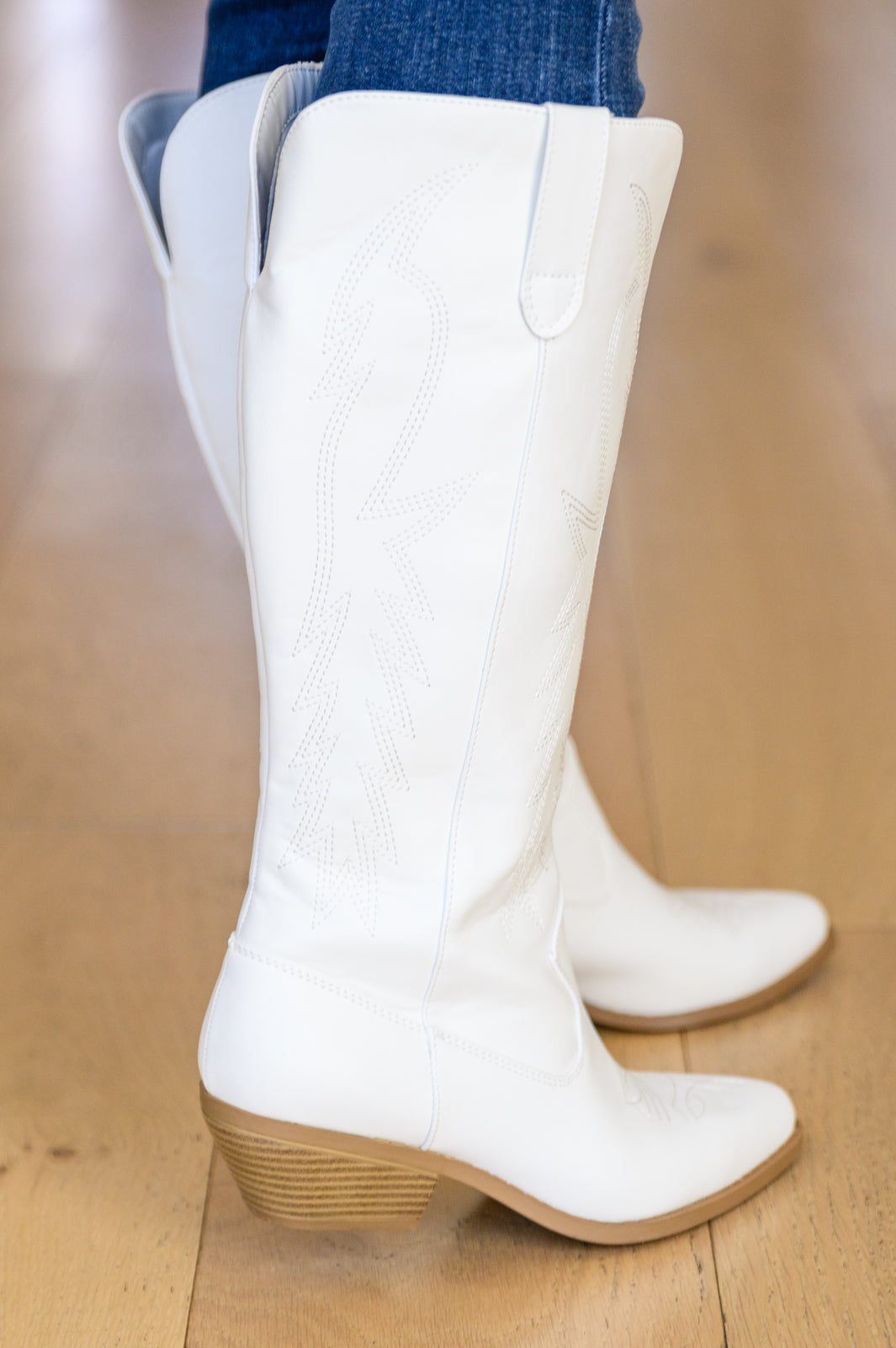 Shania Cowgirl Boots In White