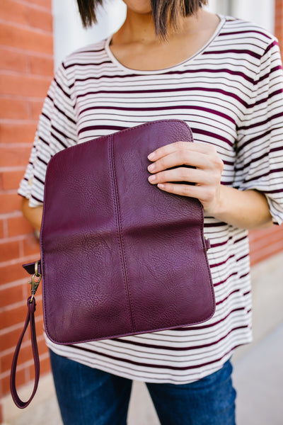 Mia Multi Pocket Crossbody in Burgundy