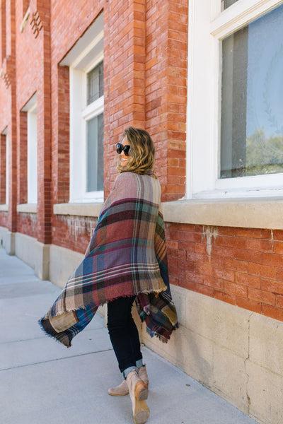 Nacho Basic Plaid Poncho In Camel